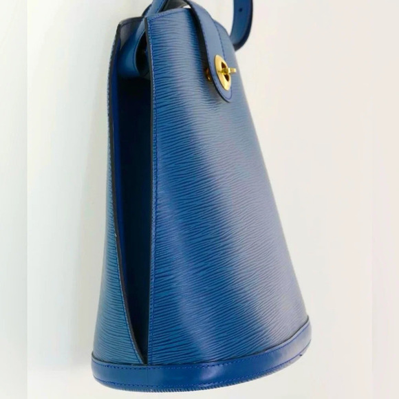 Louis Vuitton Toledo Blue Epi Cluny Bag - Picture 6 of 16